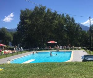 a group of people in a swimming pool at B&B VISTA LAGO in Bellagio