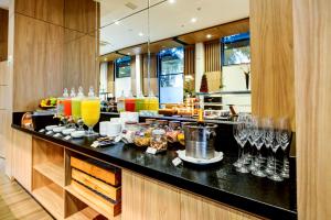 a bar with glasses and drinks on a counter at DoubleTree by Hilton - Resort - Foz do Iguaçu in Foz do Iguaçu