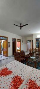 Gallery image ng Kashyaam Inn - 10 bedrooms apartment. sa Varanasi
