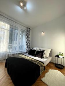 Postel nebo postele na pokoji v ubytování Cracow Heart Apartment