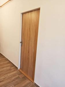 a wooden door in a room with a wooden floor at Apartmán Kostomlaty pod Milešovkou in Kostomlaty pod Milešovkou