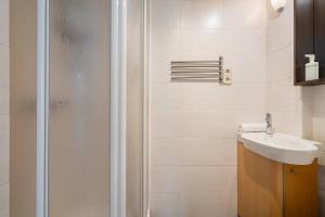 Ένα μπάνιο στο Apartamento con BALCÓN a CALLE MAYOR Ideal PAREJAS