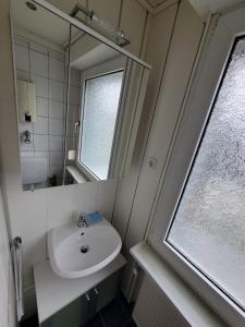Ein Badezimmer in der Unterkunft Ferienappartement Hexbachtal