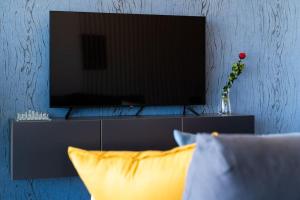 TV a/nebo společenská místnost v ubytování InSady - Studio in Brno-Center