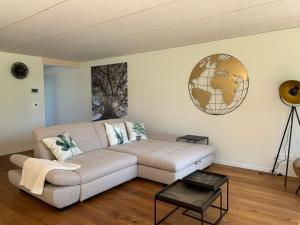 a living room with a couch and a globe on the wall at Lodge Glardons in Marin