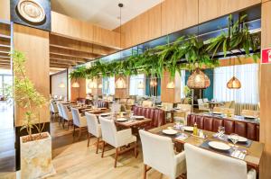 Um restaurante ou outro lugar para comer em DoubleTree by Hilton - Resort - Foz do Iguaçu