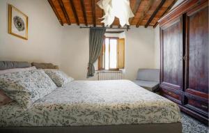 Katil atau katil-katil dalam bilik di Pet Friendly Apartment In C, Val Di Cecina With Kitchen