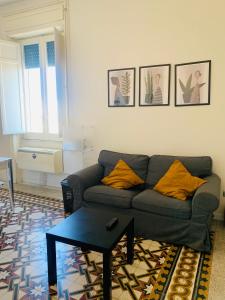 a living room with a couch and a table at Vista sul porto Ortigia in Syracuse