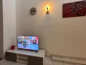 TV a/nebo společenská místnost v ubytování Spacieux studio confortable