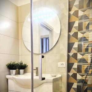 a bathroom with a toilet and a mirror at BBking Appartamento Policlinico San Donato Milanese in San Donato Milanese