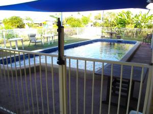 A piscina localizada em Kurrimine Beach Motel ou nos arredores