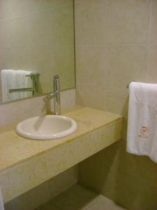 A bathroom at Hotel Granada