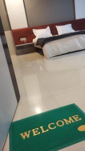 Łóżko lub łóżka w pokoju w obiekcie Hotel New Food Restrorent