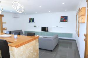 TV a/nebo společenská místnost v ubytování Moreira Estates