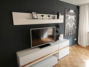 a living room with a television on a white entertainment center at 3 Zimmer Ferienwohnung 80qm in Bamberg