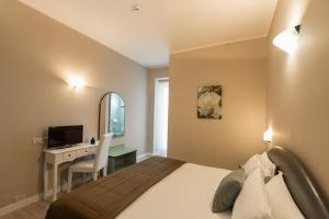 A bed or beds in a room at Hotel Trevi Riccione, in centro sul mare con cucina