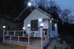 Afbeelding uit fotogalerij van nature huts in Bhīm Tāl
