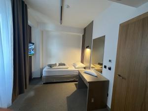 Letto o letti in una camera di Hotel Suljovic