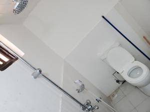 Salle de bains dans l'établissement Nungwi 14 bnb