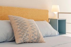 Letto o letti in una camera di Luminosity by the sea