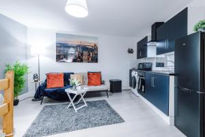 Virtuvė arba virtuvėlė apgyvendinimo įstaigoje Gorgeous 1 Bed Flat – Birmingham