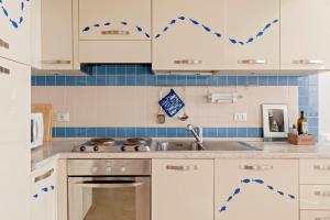 Cucina o angolo cottura di Luminosity by the sea