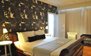 a bedroom with a large bed with a black wall at Holland House Beach Hotel in Philipsburg