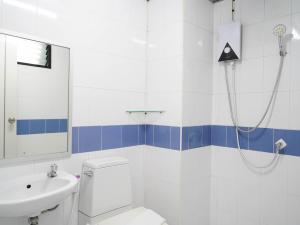 RoomQuest SPS Hotel and Residence的一间浴室