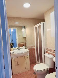 Kúpeľňa v ubytovaní Charming & cosy beach apartment