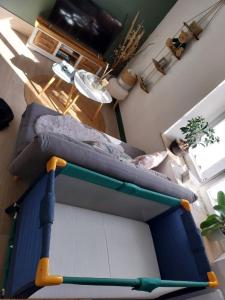 an overhead view of a couch in a living room at La maison de Mona in Carcassonne