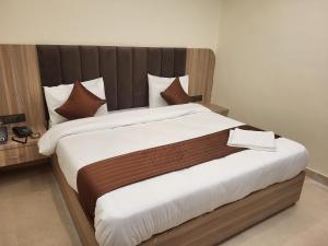 Postel nebo postele na pokoji v ubytování Hotel Grand Sharon + 18 fotografií
