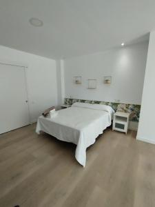 Imagen de la galería de Apartamentos y estudios EL CENTRO, en Vargas 33 fotos más