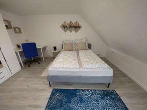 Кровать или кровати в номере Home sweet home in Ludwigsburg