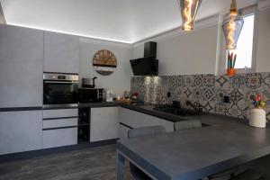 a kitchen with a table and a counter top at FACCI RI LUNA in Nicolosi
