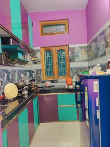 Virtuve vai virtuves zona naktsmītnē Pari Home Stay Matli Uttarkashi