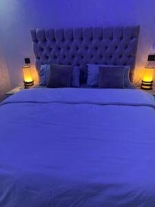 Een bed of bedden in een kamer bij Appartement Wow