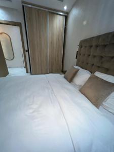 Een bed of bedden in een kamer bij Appartement Wow