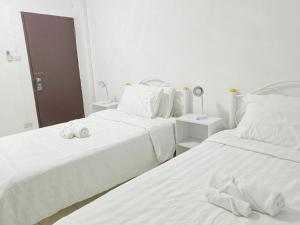 Postel nebo postele na pokoji v ubytování Hug Home Huaykaew