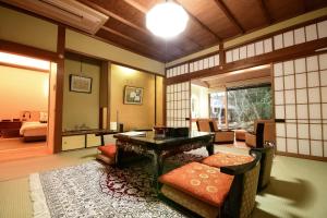 a room with a table and chairs in a room at 高野山 真田坊 蓮華定院 -Koyasan Sanadabo Rengejoin- in Koyasan