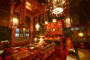 a living room with a clock in a room with a couch at 高野山 真田坊 蓮華定院 -Koyasan Sanadabo Rengejoin- in Koyasan