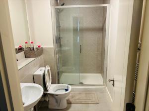 Kylpyhuone majoituspaikassa A private room,A private bathroom