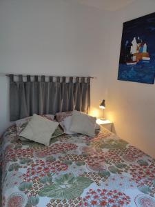 Ένα ή περισσότερα κρεβάτια σε δωμάτιο στο le Cozy Bayeusain