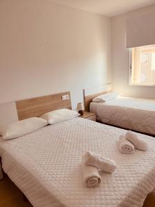Posteľ alebo postele v izbe v ubytovaní Precioso apartamento con chimenea y vistas al mar