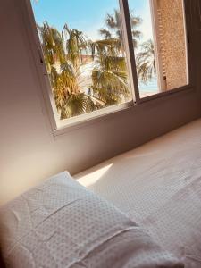 Posteľ alebo postele v izbe v ubytovaní Precioso apartamento con chimenea y vistas al mar