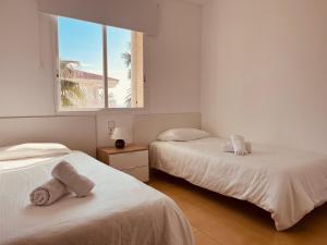 Posteľ alebo postele v izbe v ubytovaní Precioso apartamento con chimenea y vistas al mar