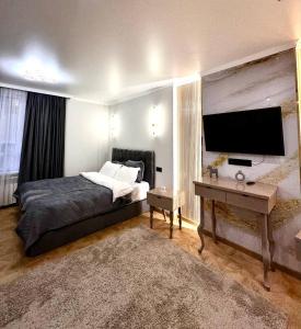 เตียงในห้องที่ Qonaq apartments Rams City
