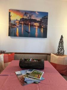 a table with a pink table cloth with a picture on the wall at Haus mit Pool und Panoramablick in Hirschaid