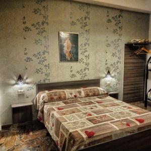 a bedroom with a bed and a painting on the wall at Confy Apartments Pompei in Pompei