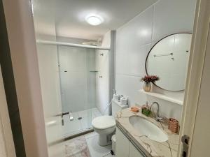 a bathroom with a toilet and a sink and a shower at Apartamento JTR Cond Beira Mar - Castelo B Temporada in Maceió +46 photos