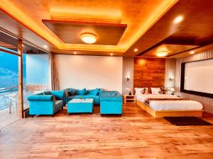 A seating area at Rockland Cottage, Manali - Centrally Heated & Air Cooled Premium Rooms